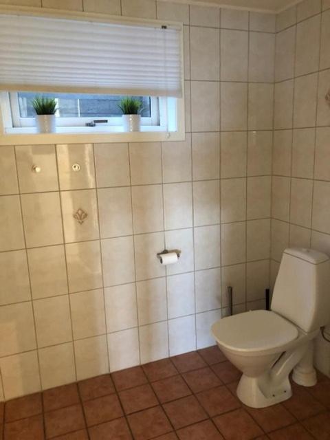 Koselig Nyoppusset 3 Roms Leilighet Med Egen Parkeringsplass I Rolige Omgivelse Naer Sjoen, 2 Mil Nord For Bergen Sentrum. المظهر الخارجي الصورة